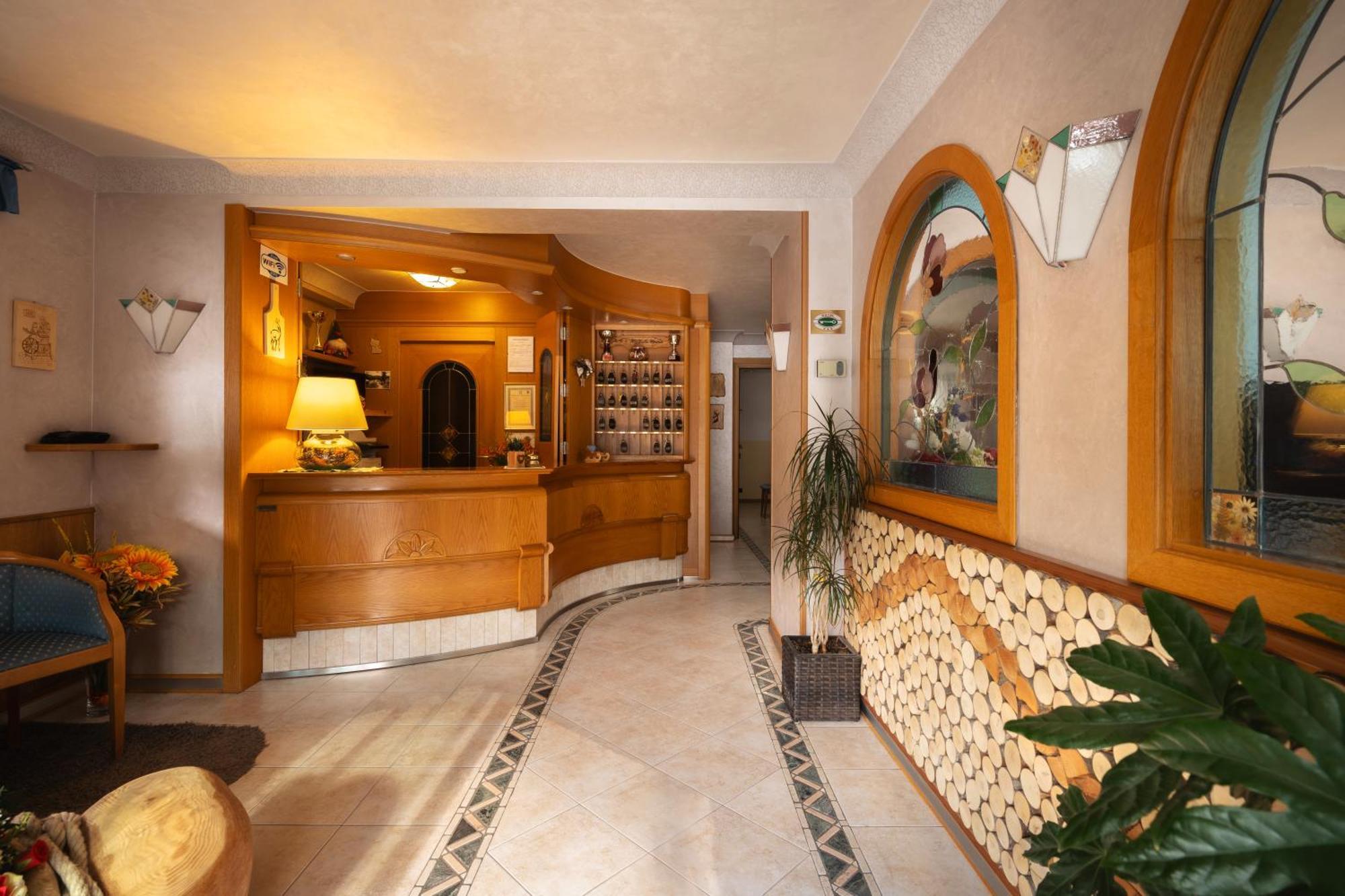 Hotel Villa Emma Madonna Εξωτερικό φωτογραφία